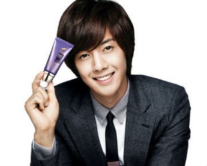 Tak Hanya Wanita, Pria Korea pun Suka Pakai BB Cream