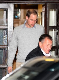 Rona kebahagiaan terpancar dari wajah sang pangeran saat berada di rumah sakit The King Edward VII, London, Inggris, Senin (12/2012). (Danny Martindale/Getty Images)