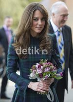 Hamil, Kate Middleton Masih Sempat Main Hoki