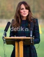 Hamil, Kate Middleton Masih Sempat Main Hoki