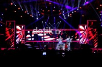 The Virgin saat memeriahkan acara 'HUT Inbox ke-5' di Lapangan Rindam Jaya, Condet, Jakarta Timur, Senin (3/12/2012) malam.
