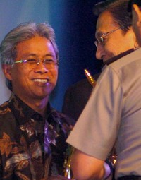 PT Semen Gresik memperoleh penghargaan peringkat emas karena pencapaian kinerja pengelolaan lingkungannnya dengan baik dalam Program Penilaian Peringkat Kinerja perusahaan periode 2011-2012 (PROPER). (dok. Semen Gresik)