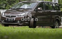 Tengok lampu depan lebar dan menjorok ke belakang yang dipadukan dengan bumper dan grille baru. Belum lagi kisi-kisi bumpernya yang disematkan desain honeycomb.