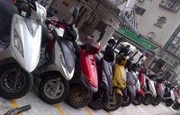 Namun ada hal yang tidak biasa, soalnya setiap kendaraan di Taiwan tidak menggunakan pelat nomer bagian depan.