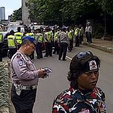  Pendemo Geruduk Kedubes Malaysia, Jalur Lambat di Kuningan Ditutup