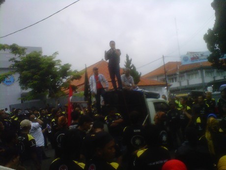 Kembali Demo DPRD Garut, Ratusan Aktivis LSM Teriaki Aceng