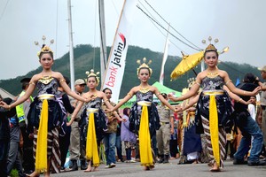 Tari Festifal Larung Saji Gunung Kelud