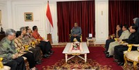  Pertemuan antara Presiden SBY dengan Ketua MK Mahfud MD tak menyinggung isu politik, termasuk soal kemungkinan pencapresan Mahfud MD setelah masa tugas di MK berakhir. setpres/Rusman Jhoni