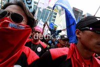 2 negara tersebut didemo oleh pekerja pabrik asal Jepang dan Korea yang beroperasi di Indonesia.