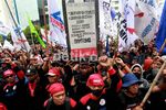 Kedubes Jepang & Korea Didemo Ribuan Buruh