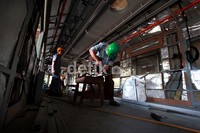 Para pekerja sibuk menyelesaikan pembuatan 280 kereta api ekonomi baru untuk dikirim ke seluruh Indonesia.