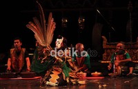 Cing'an lahir di Desa tanah putih 12 Desember 1948 saat ini berusia 63 tahun.