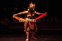 Tarian ini merupakan ekpolari dari berbagai tarian topeng yang dilakukan oleh Chanttam.