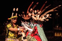 Tarian ini dibawakan oleh 6 penari.