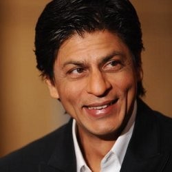 Shahrukh Khan Pria Karismatik Penebar Lesung Pipi