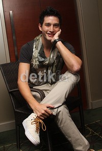 Ia berharap nantinya akan dipertemukan wanita yang tak berkecimpung dalam dunia yang sama. Gusmun/detikHot.