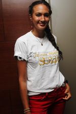 Syuting di Gunung, Kulit Nadine Chandrawinata Menghitam