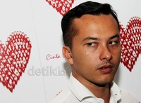 Tatapan tajam seorang Nicholas Saputra. Gus Mun/detikHOT.