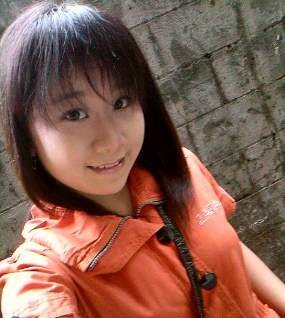 Isak Tangis Warnai Pemakaman Ellen Carolina