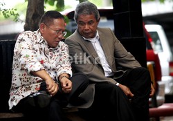 Djohar mengatakan bahwa dirinya sangat terkejut dengan ancaman FIFA yang akan memberi sanksi Indonesia.