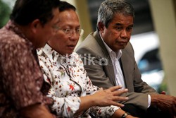 Pertemuan itu dilakukan setelah FIFA mengirim surat kepada PSSI, yang isinya antara lain meminta pemerintah bertindak tegas dan ikut turun tangan menyelesaikan konflik yang tak kunjung selesai.