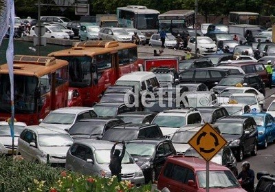 Jokowi Harus Berani Batasi Kendaraan atau Jakarta Macet Total 2014