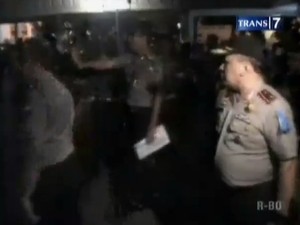 Kapolda Pukul Perwira Depan Demonstran