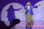 Lestarikan Kain Nusantara Lewat Peragaan Busana