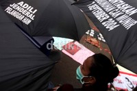 Dalam aksi tersebut pendemo juga menyerukan penolakan terhadap RUU Kamnas.
