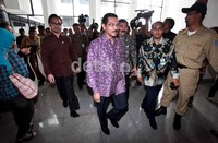 Mendagri Gamawan Fauzi dan Menlu Marty Natalegawa tiba di Gedung Kemendagri, Jakarta.