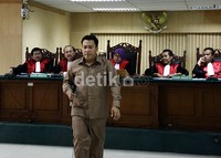 Marisi Matondang yang menjadi saksi Neneng sempat dipanggil Majelis Hakim karena keterangannya berbelit-belit bahkan dan sering cengegesan. Ramses/detikFoto.