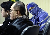 Neneng menjalani sidang lanjutan dengan agenda mendengarkan keterangan saksi. Ramses/detikFoto.