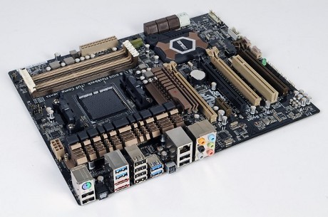 Menjajal Ketangguhan Si Macan Asus Sabertooth