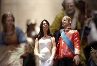 Pajangan kecil Kate Middleton dengan perut hamilnya. (Reuters/Ciro De Luca).