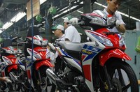 New Honda Blade telah diterima dengan baik sebagai ikon balap Honda oleh generasi muda atau konsumen berjiwa muda yang tampil percaya diri dan menyenangi aktifitas balap. dok Honda