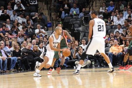 Spurs Bekuk Bucks, Lakers Akhirnya Menang