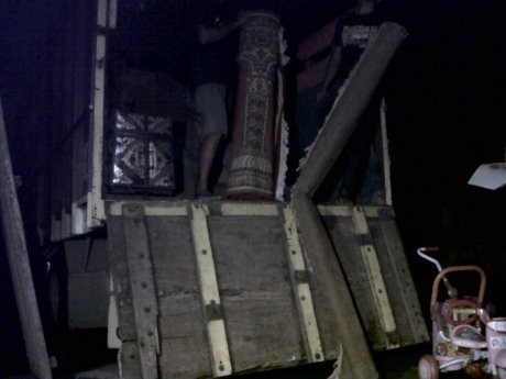 Truk Pindahan Pertama Tiba di Rumah Pribadi Andi Mallarangeng