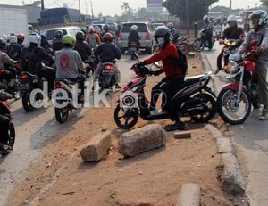 Polda Coba Atasi Kesemrawutan Lalin Akibat Banyaknya Pemotor