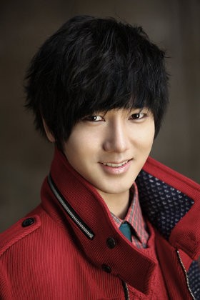 Perubahan Warna Rambut Yesung Super Junior 2012