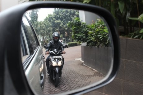 5 Ulah Pemotor yang Paling Dibenci Pengendara Mobil