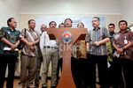 Jadi Tersangka Korupsi, Menpora Mundur