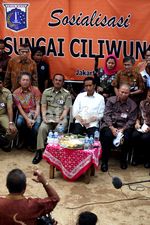 Jokowi Sosialisasi Normalisasi Ciliwung
