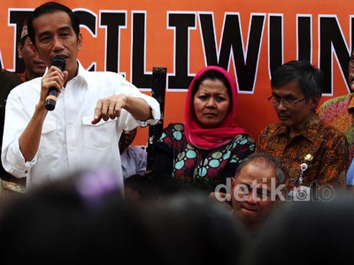 Jokowi Sosialisasi Normalisasi Ciliwung