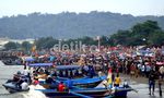 Nelayan Cilacap Gelar Sedekah Laut