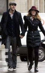 Aww, Mesranya Blake Lively & Ryan Reynolds di Paris!
