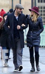 Aww, Mesranya Blake Lively & Ryan Reynolds di Paris!