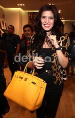 Carissa Putri Pakai Blazer Leopard Rancangan Kardashian