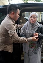 Pelukan Mesra Nassar untuk Muszdhalifah