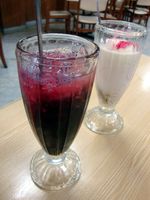 Mampir ke Resto Jadul Demi Mie dan Es Krim Legendaris