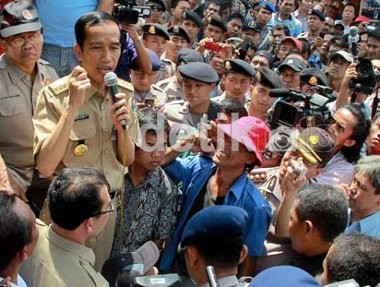 Bersama Menhut, Jokowi Lepas Burung & Tanam Pohon di Tanjung Priok